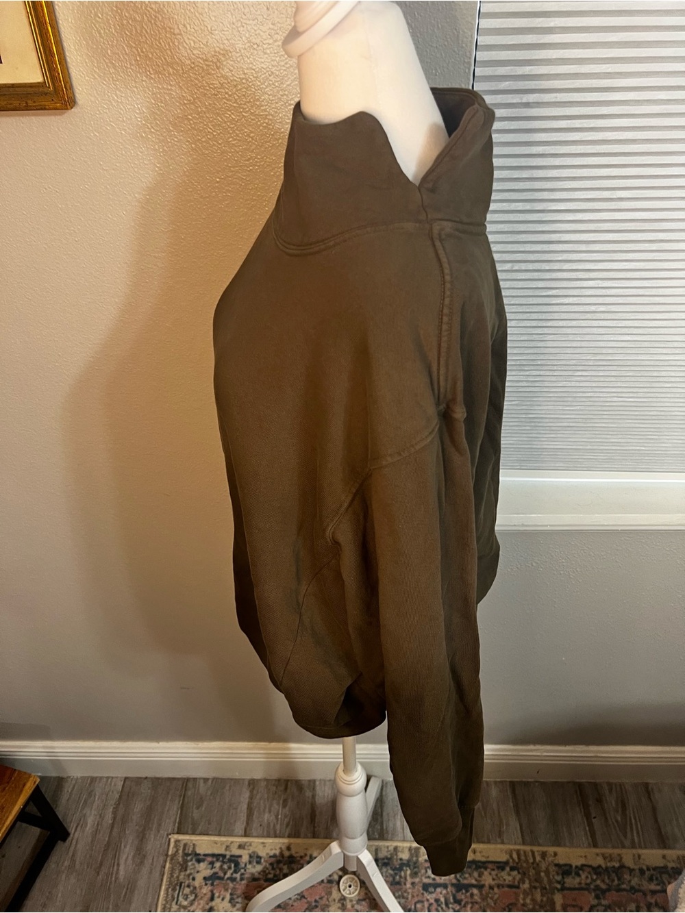 Joah Brown Split Mock / Turtleneck
Sweatshirt - Brown Rare Large One Size - Picture 4 of 12
